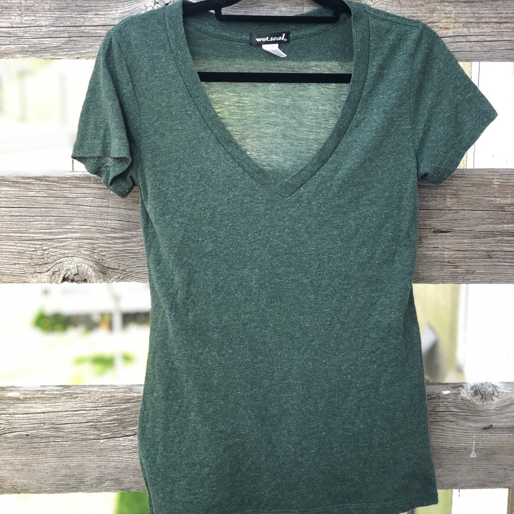 V-Neck Tee🌿